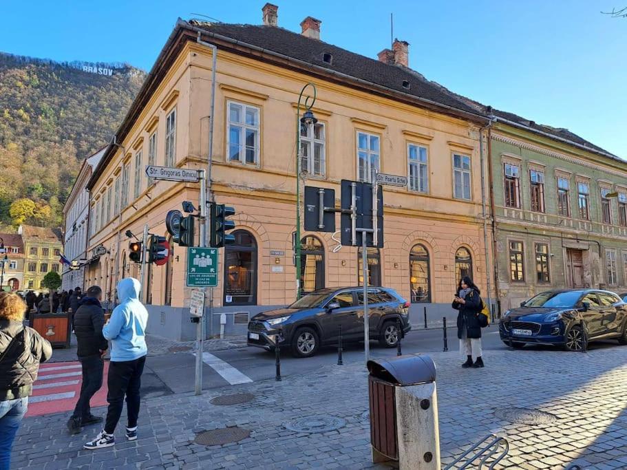 Sofia's Comfy Studio In The Old Town Apartment Brasov