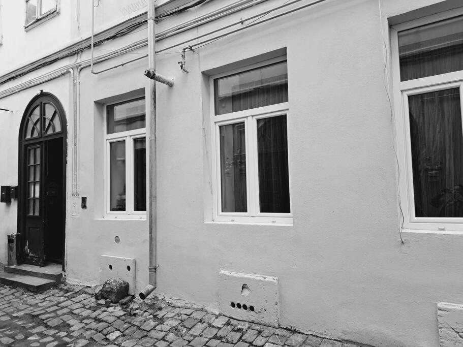 Sofia's Comfy Studio In The Old Town Apartment Brasov